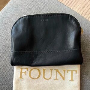 Fount Clive Pouch